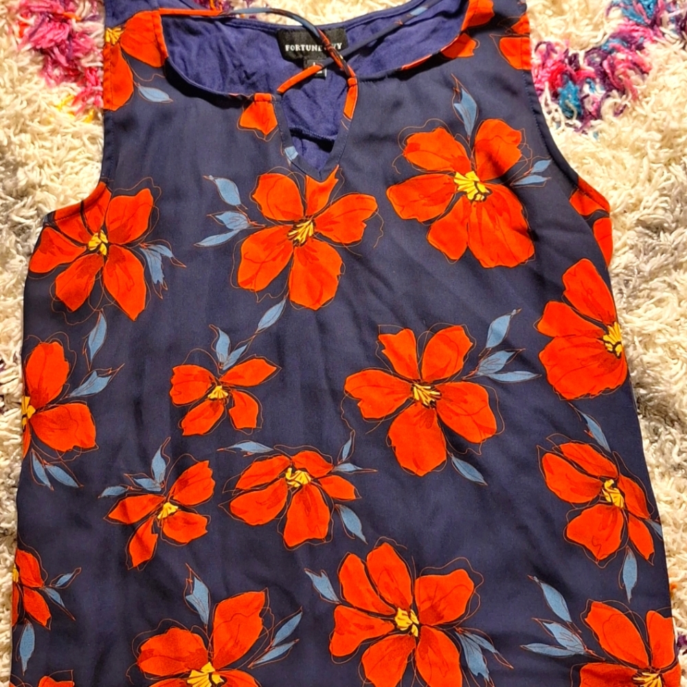 Womens Fun Fortune And IVY Floral Shirt. Size L